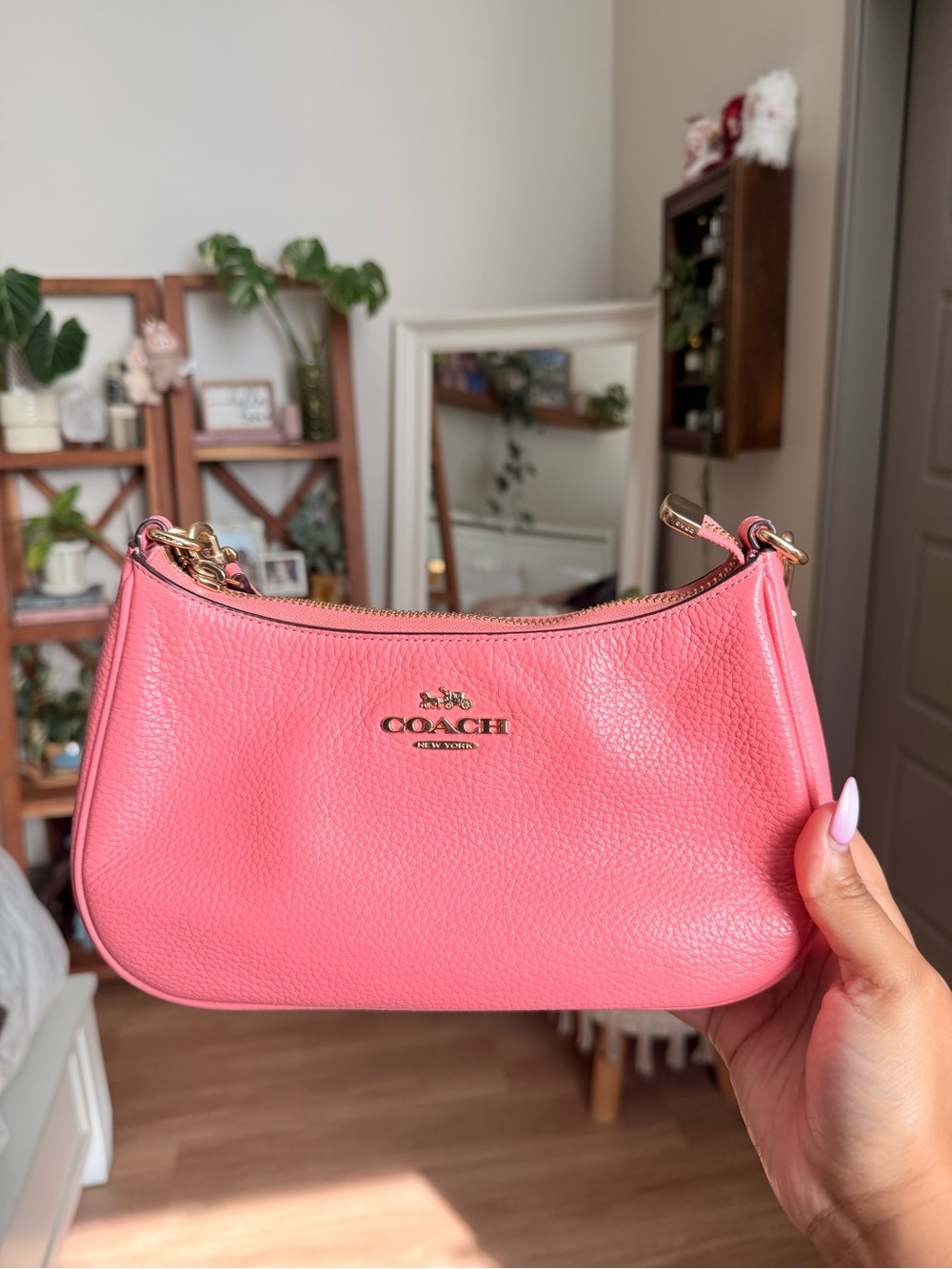 Coach Pink Pebbled Leather Shoulder Bag with Gold Chain Strap - Picture 2 of 4